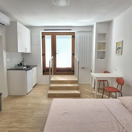 Uncle Apartamento Makarska